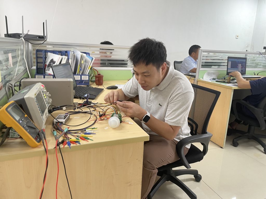 計為超聲波液位計升級軟件算法，提升穩定性與抗干擾能力